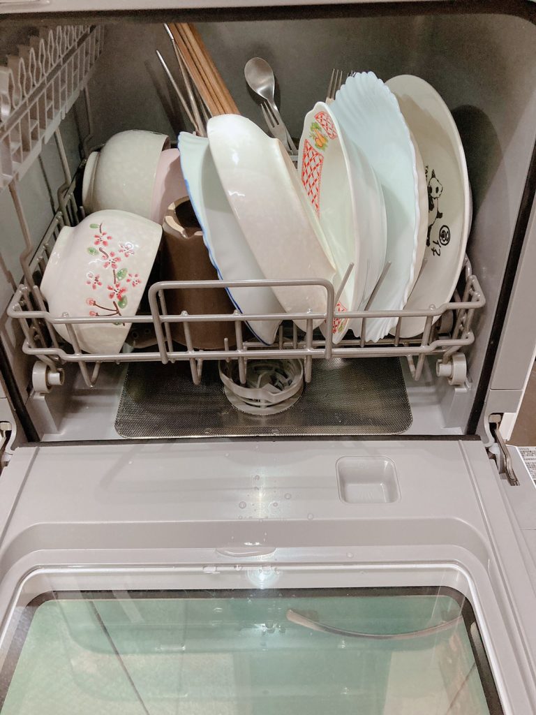 TOSHIBA 東芝洗碗機開箱，省時省力又能保養手部肌膚的好幫手！免安裝全自動洗碗機DWS-22ATW