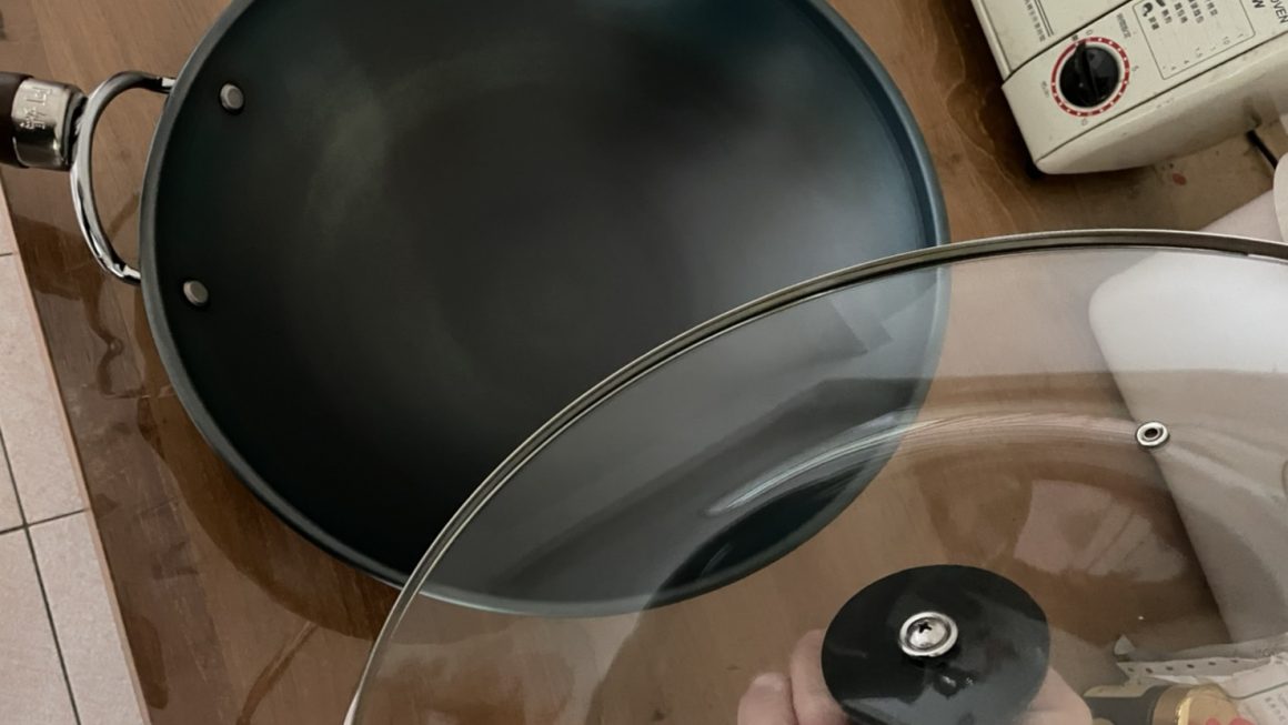 從不沾鍋到生鐵鍋的心得分享與比較，好的鐵鍋也可以不沾黏｜阿媽牌生鐵鍋